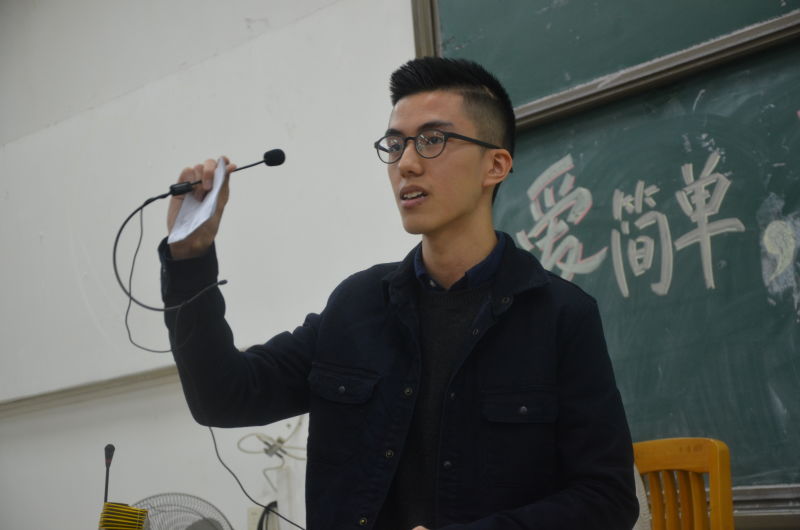 主持人现场讲解 伟德国际victor1946