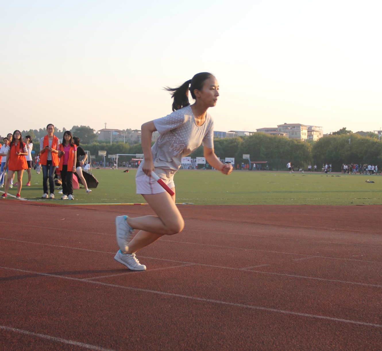 接力赛全力奔跑 伟德国际victor1946