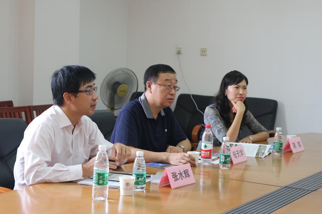 来自上海对外经贸大学的代表 伟德国际victor1946