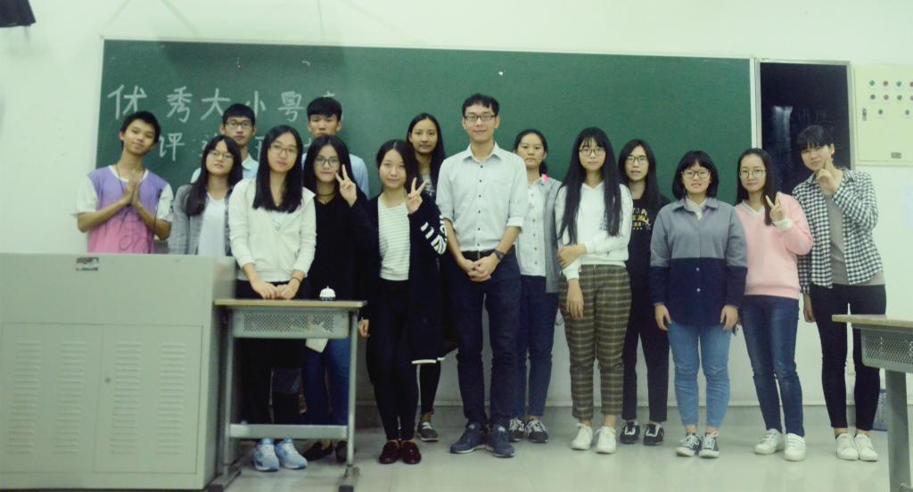 一起合影留念 伟德国际victor1946