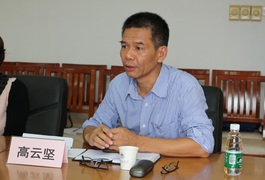 党委书记高云坚认真倾听 伟德国际victor1946