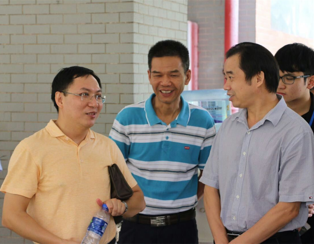 校领导视察迎新工作 伟德国际victor1946